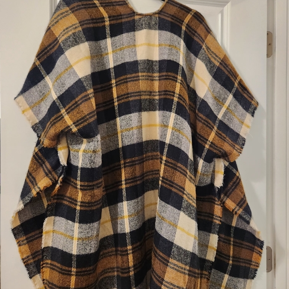 Do Everything in Love Checkered Fringe Wrap - Picture 4 of 4